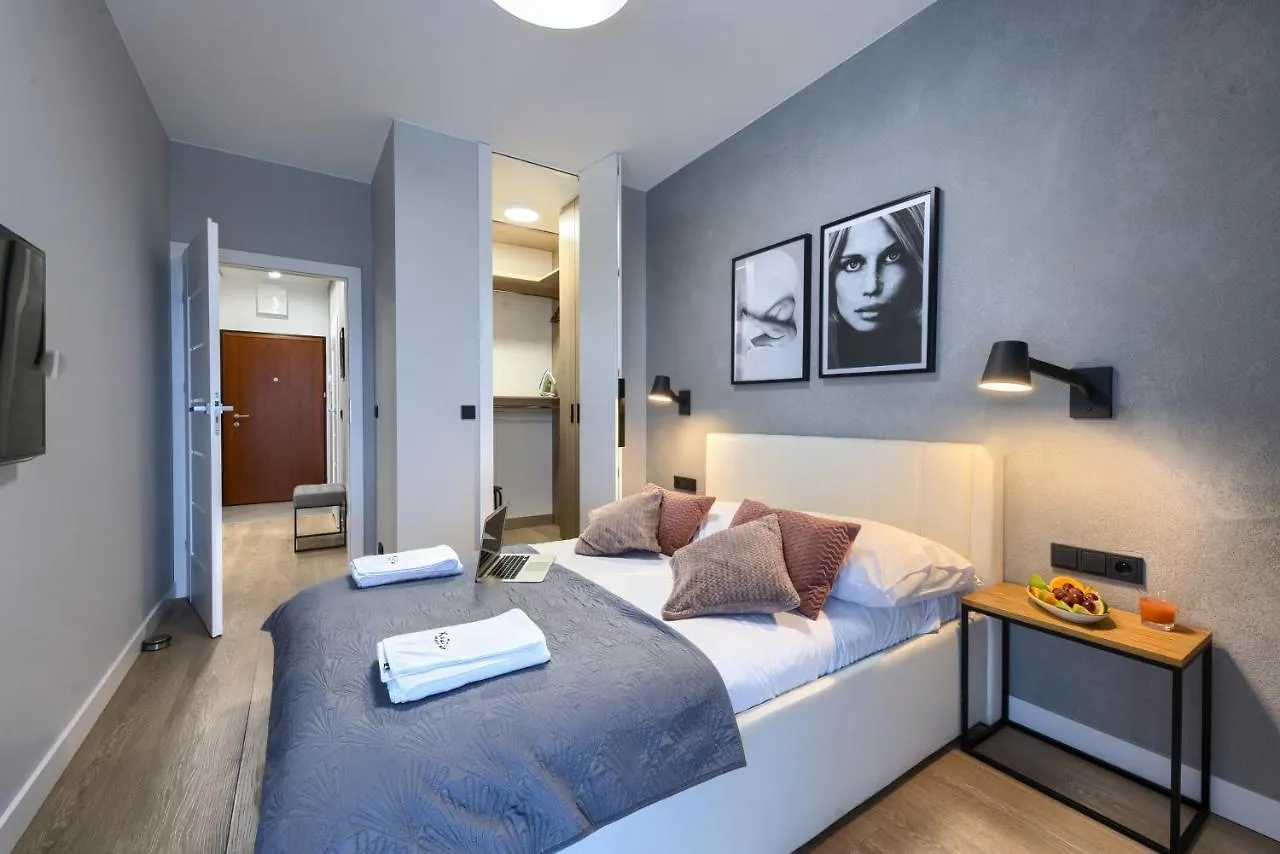 Mayad Residence وارسو 0*,