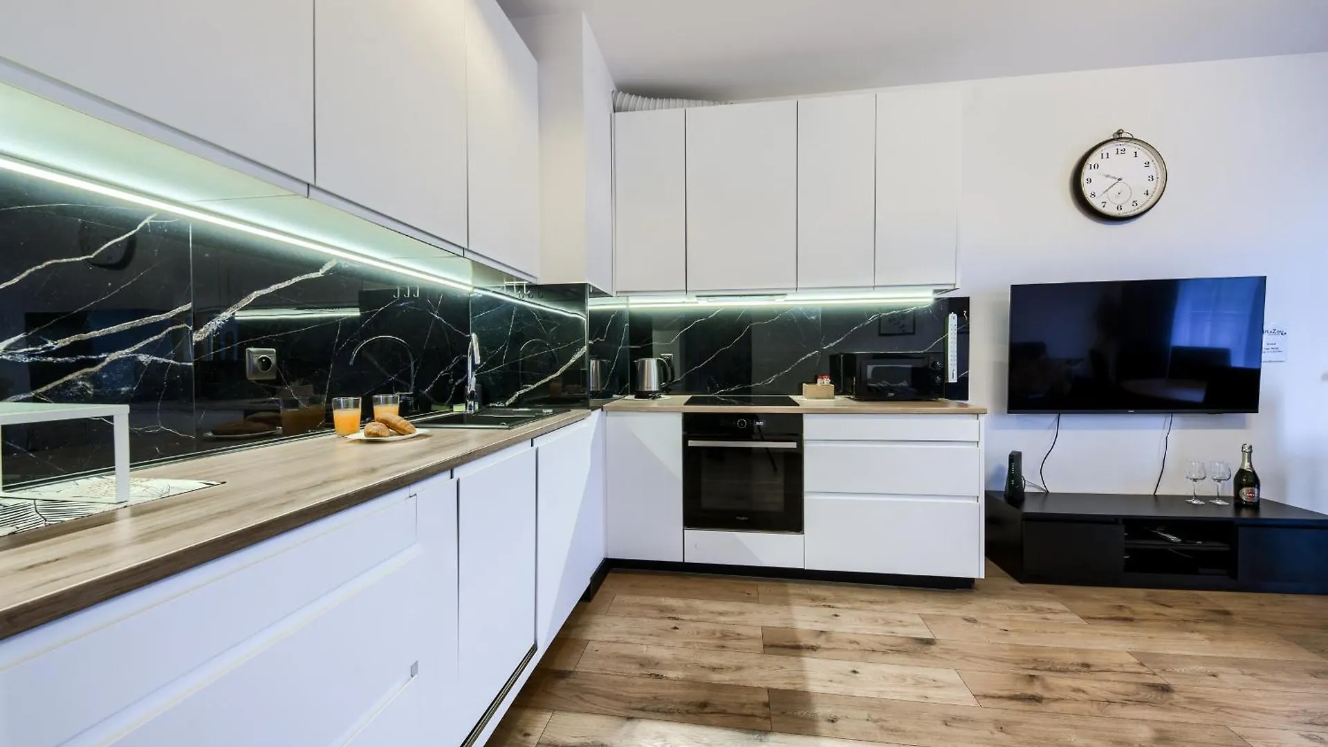 Mayad Residence وارسو 0*,